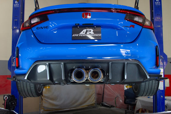 Carbon fiber rear diffuser mounted on Civic Type R FL5