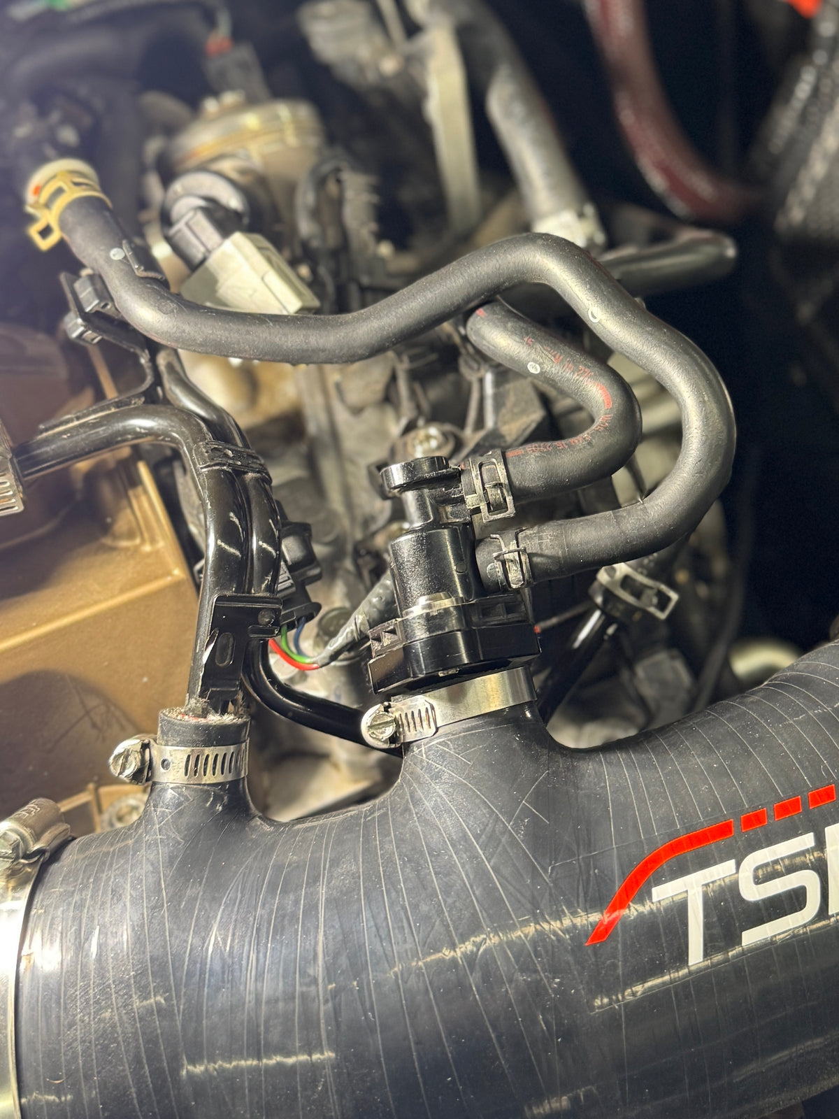 The EVAP valve installed on the TSP silicone coupler with factory hoses reconnected